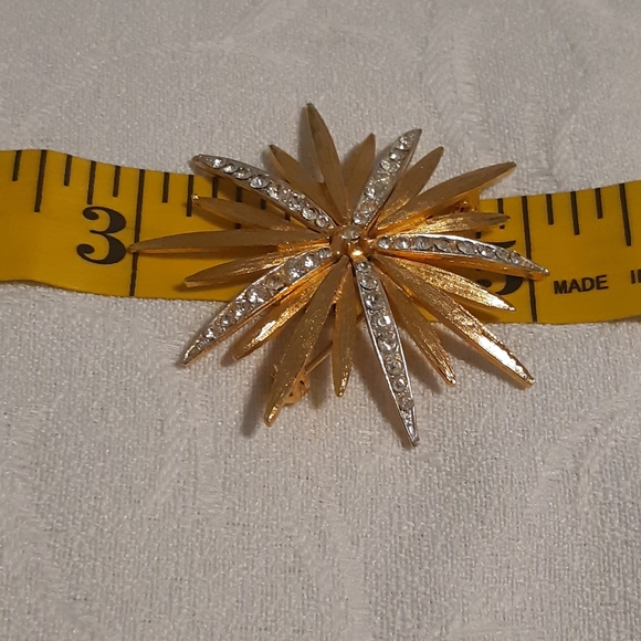 Vintage Coro Brooche, 2" Wide Gold Tone With Rhinestones - Picture 10 of 11